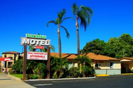 Palm Tropics Motel Отели в г. Глендора