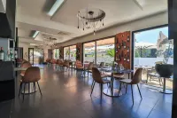 Hotel & Restaurant Perla Riviera Hotels in Villeneuve-Loubet