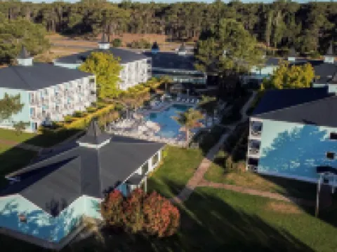 Howard Johnson by Wyndham Carilo Convention Center Hotels in Cariló