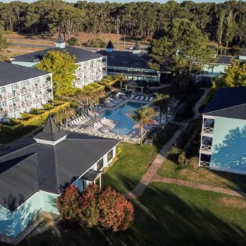 Howard Johnson by Wyndham Carilo Convention Center