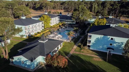 Howard Johnson by Wyndham Carilo Convention Center