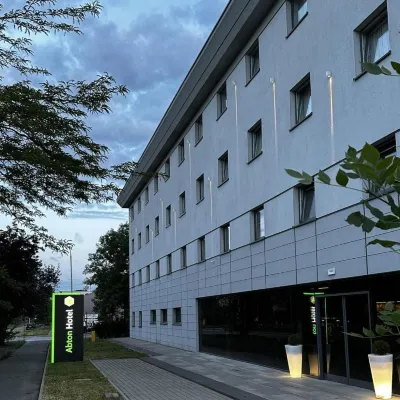 Abton Hotel โรงแรมใกล้สนามบินวลาดีสลาว์ เรย์มอนต์