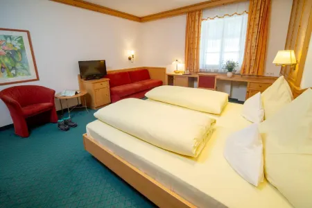 Landhotel Hoisl-Bräu Отели в г. Бенедиктбойерн