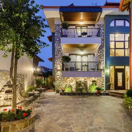 Meydani Suites