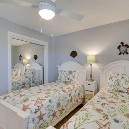 Beach Access, Walk to Golf! Gulf Shores Condo