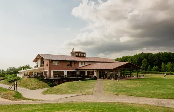 多拉尼奧洛穆茨高爾夫度假村