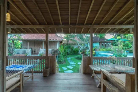 Kirani Joglo Villa Bali by Mahaputra Отели рядом с достопримечательностью «Сингападу Баньян Три»