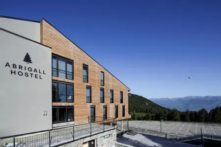 Abrigall Hostel Masella Отели в г. Альп