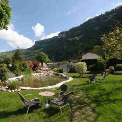 Logis Hotel L'Embarcadère Hotel Exterior