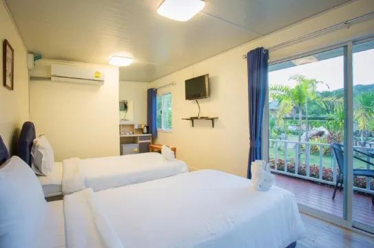 ห้องดีลักซ์ เตียงใหญ่ พร้อมวิวสวน