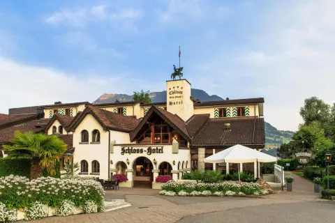 Swiss-Chalet Merlischachen - Romantik Schloss-Hotel am See