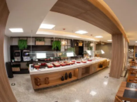 Summit Hotel Monaco โรงแรมในกัวรูลโฮส