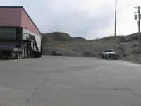 Little Bear Motel - Parkplatz
