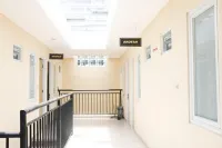 Muzdalifa Syariah Near Alun Alun Gresik Mitra RedDoorz Hotel a Kebomas