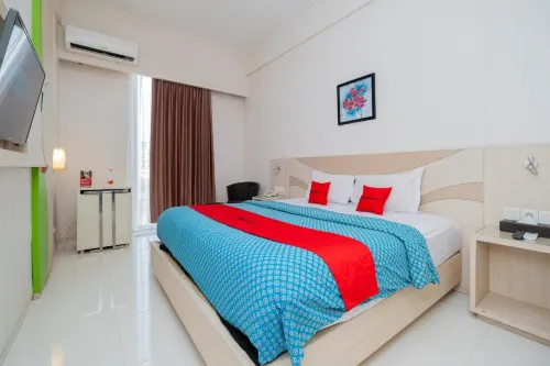 RedDoorz Premium @ Jalan Veteran Bojonegoro Hotels in Bojonegoro