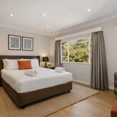 Crest on Barkly Serviced Apartments Отели рядом с достопримечательностью «Прахран»