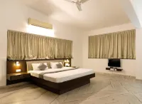 Hotel Paramount Suites & Service Apartments