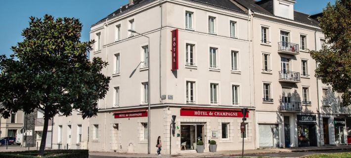 Hôtel de Champagne Ξενοδοχεία στην πόλη Ανζέρ