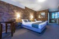 Montville Mountain Inn Hotels in Mapleton