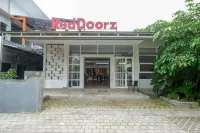 Reddoorz Near Stadion Kridosono Blora 블로라 호텔