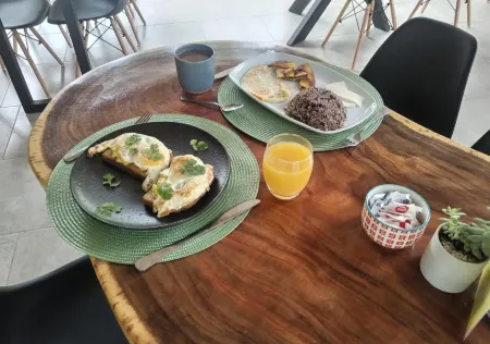 El Gecko Hotel & Tours Отели в г. Pochote