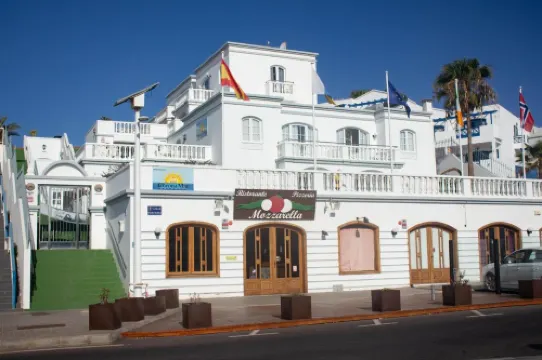 아파르타멘토스 코로나 마르