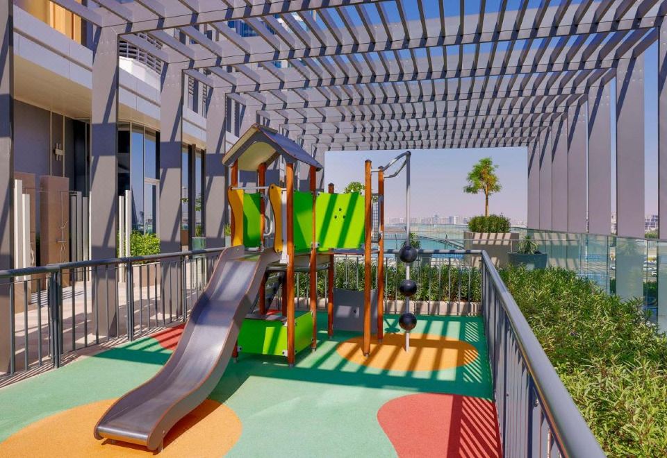 힐튼 가든 인 두바이 비즈니스 베이 수영장 이미지