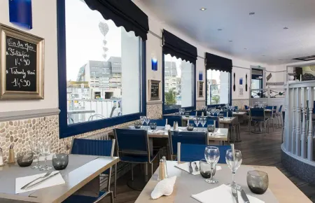 Au Ptit Mousse - Hôtel et Restaurant Отели рядом с достопримечательностью «courseulles»