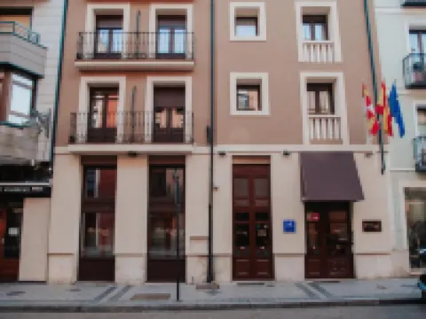 Hotel El Nogal Hotels near Valladolid Museum