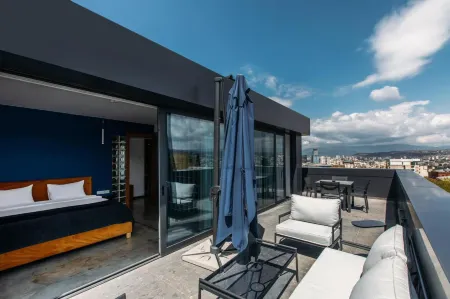 Serviced Designed Apartments by Urban Hotels 17 Отели рядом с достопримечательностью «Кафедральный собор Святой троицы»