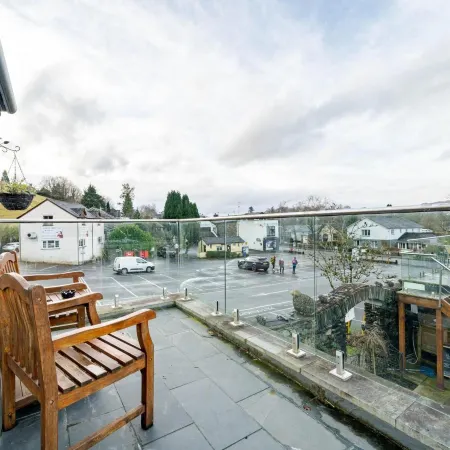 Waterhead Bath Suites - Parking and Light Breakfast