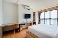 The Blue C Donsak Hotel 돈 삭 호텔