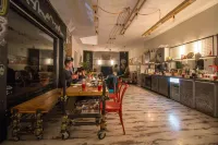 Hostel Fair and Square