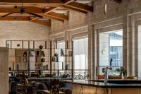 Golden Crown Hotel - bar