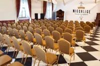 Pałac Wiechlice - Hotel, Restaurant, Spa Hôtels à : Powiat de Zagan