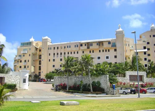 Cancun Plaza - Best Beach