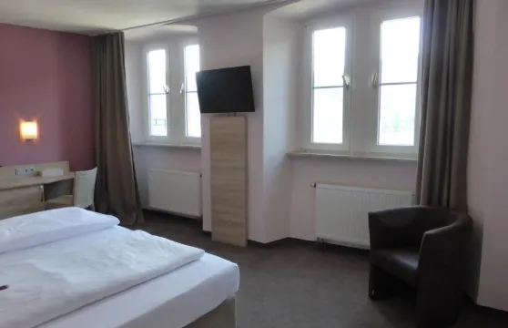 祖爾克羅恩萊茵酒店