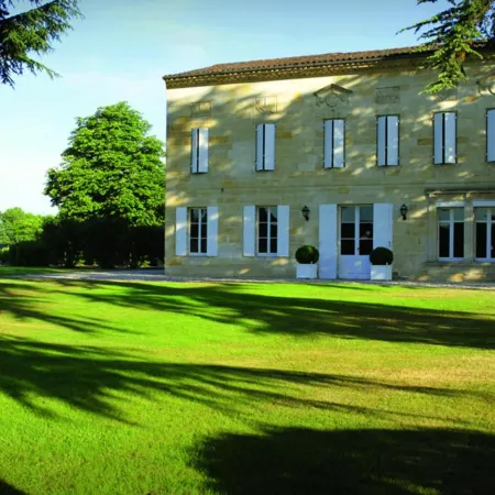 Château Bonalgue - Pomerol Отели в г. Либурн