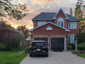 Lake-Walk House 3 Bed 2 Bath Apt