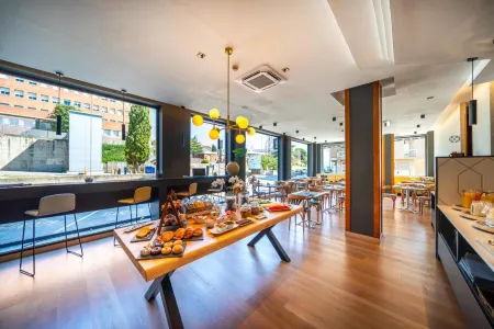 Hotel J. Balmes Vic Отели в г. Гурб