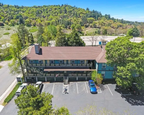 朱利安旅館 朱利安酒店