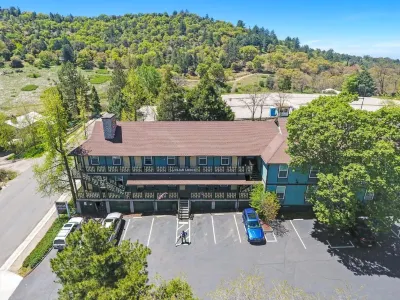 朱利安旅館 Julian Trading Post and Orchard附近的飯店