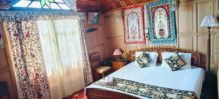 Houseboat Sweet Star Hotels in Srinagar