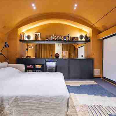 Elegant Triplex with Terrace & AC - Perfect for 6 Guests Rooms
