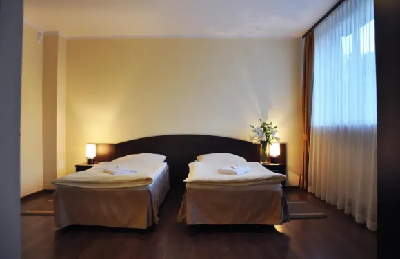 波折茲爾則酒店