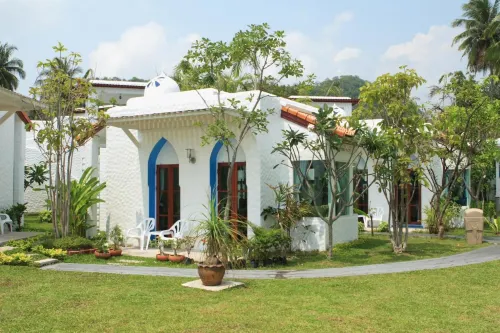 Baanmontra Beach Resort - Bankrut Hotels in Bang Saphan