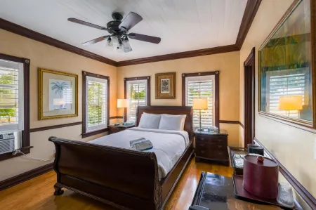 Duval Inn - Key West