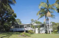 Byron Springs Hotels near Luscious Foods