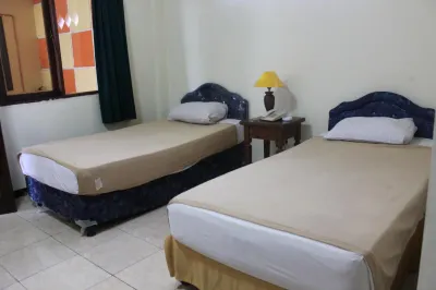 Hotel Ronggolawe Hotel dekat Nindy Nanda