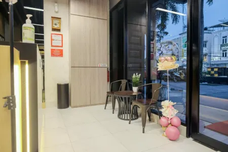 RedDoorz Plus @ Jalan Juanda Medan Отели рядом с достопримечательностью «Maimoon Palace»